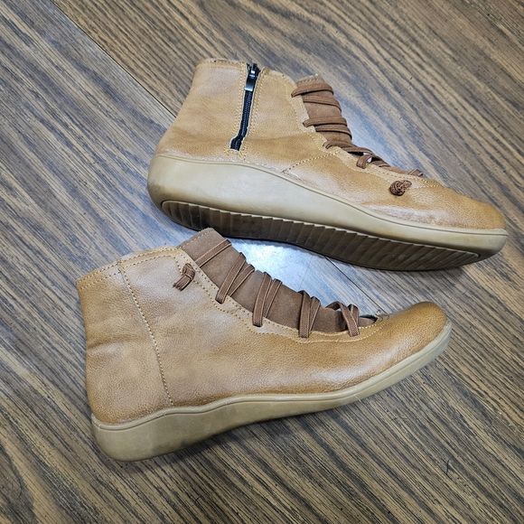 Source Unknown Tan Leather Ankle Boots - Picture 2 of 9